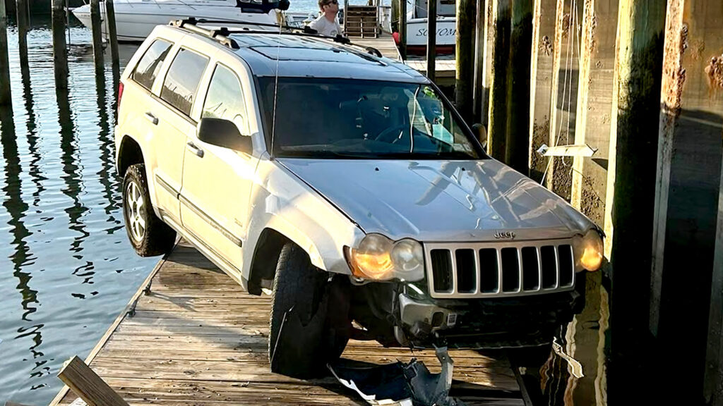 حادث مدهش لجيب في ميناء