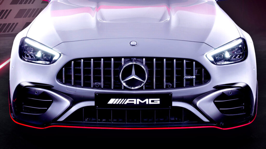 مرسيدس C63 S تتألق بالفخامة